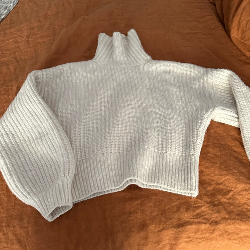 Cropped turtleneck w/ balloon sleeves - Alpaca & Wool blend from & Other Stories